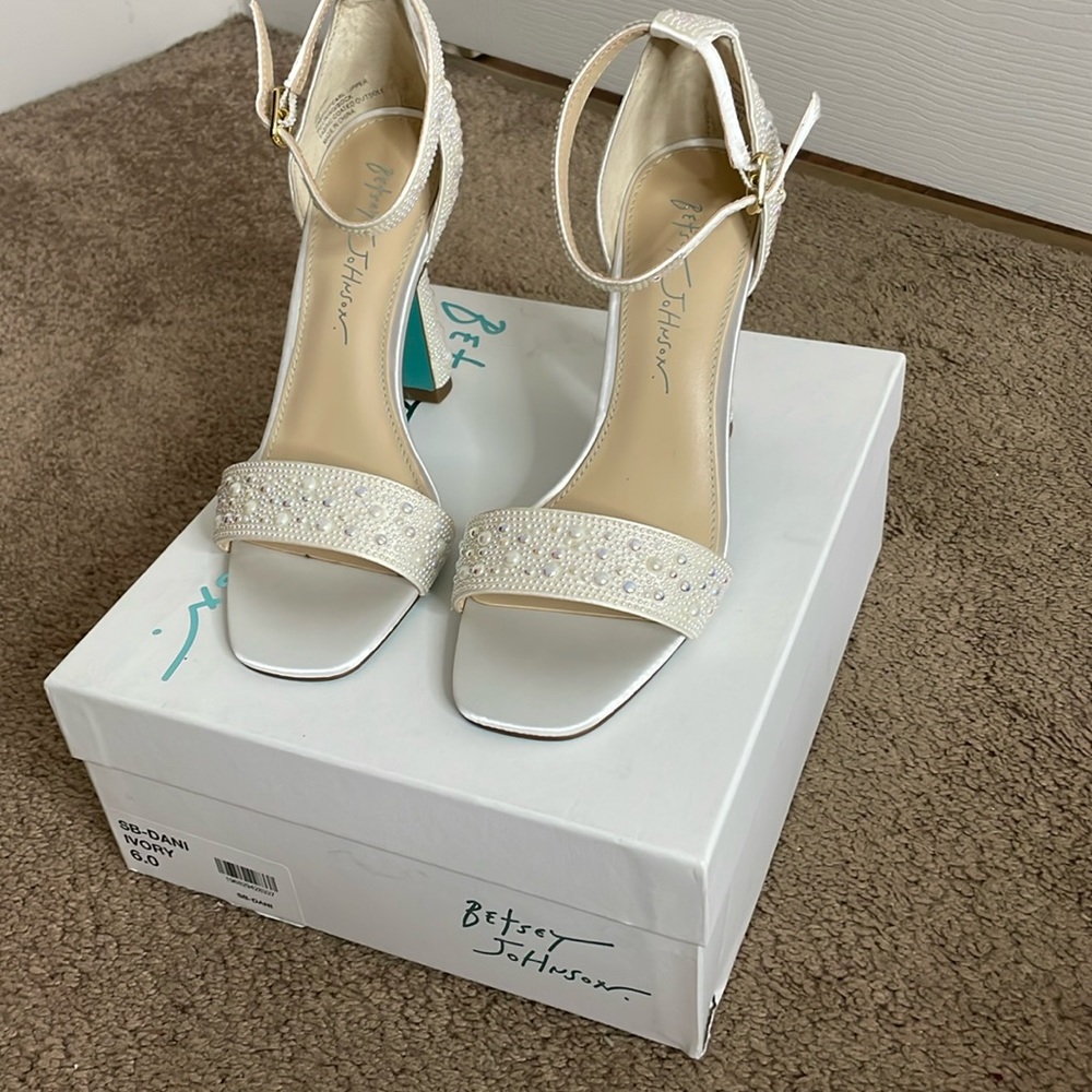 Betsey Johnson Dani Ivory